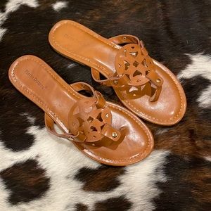 Pierre Dumas flip flops!